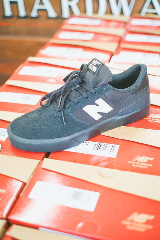 New Balance 272 Black / White
